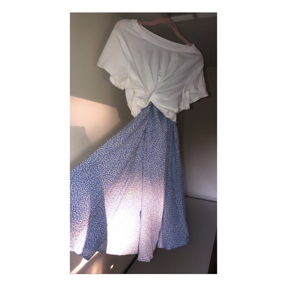 BRAND NEW FLORAL SKIRT WITH SIDE-SLIT